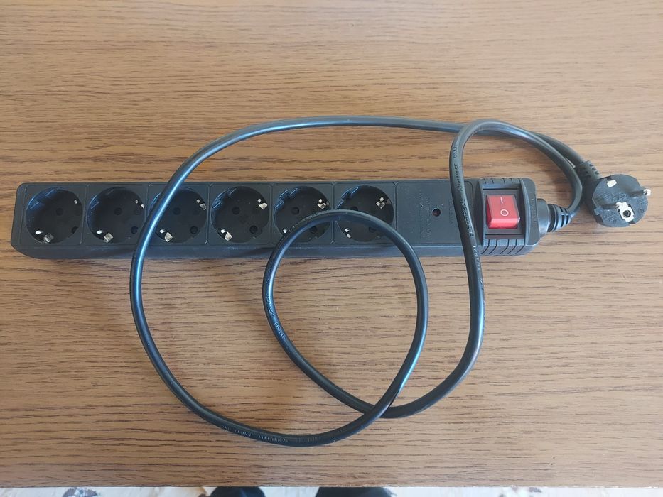 Vând ștechere electrice cu 3 /6 prize,mașină electrică de cafea ,LCD