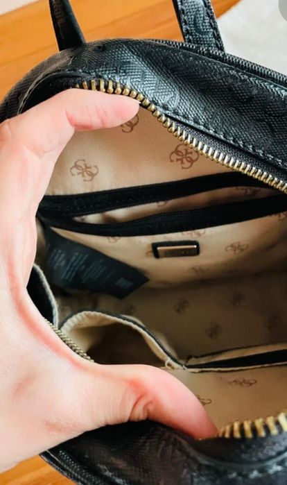 Ghiozdan original Guess