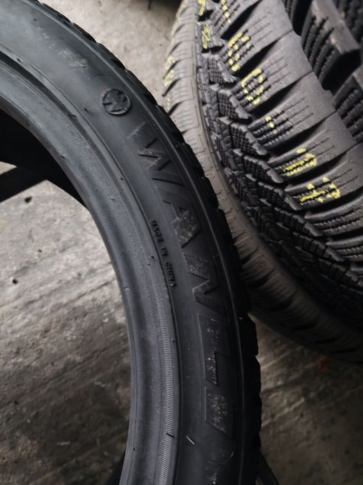 1 anvelopa 235 40 18