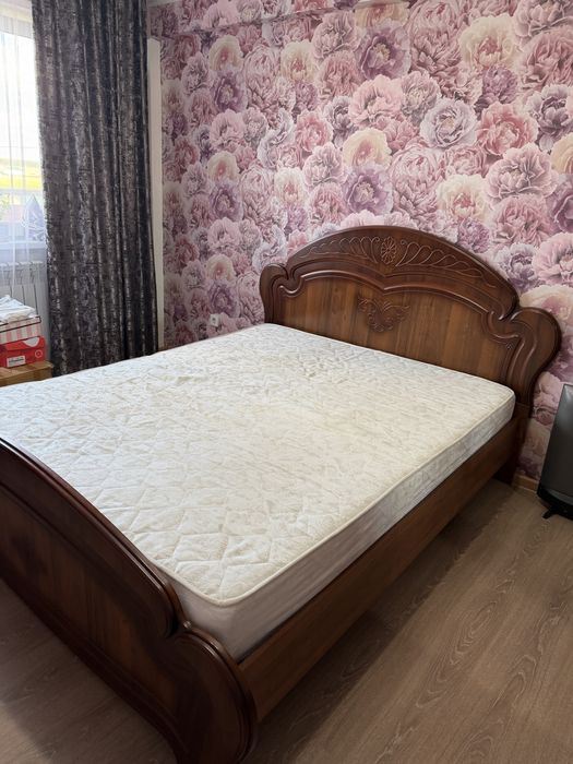 Продам спальный гарнитур