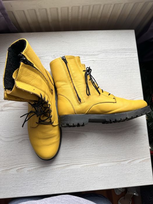 Жълти зимни ботуши от естествена кожа