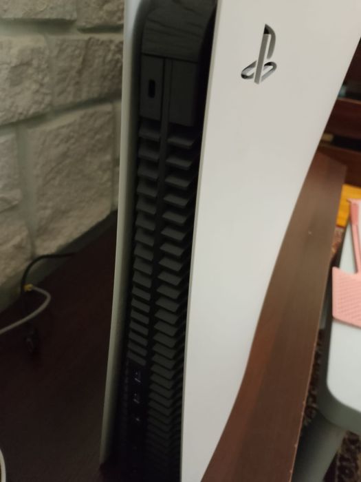 Продам PlayStation 5 + аксессуары + подарок