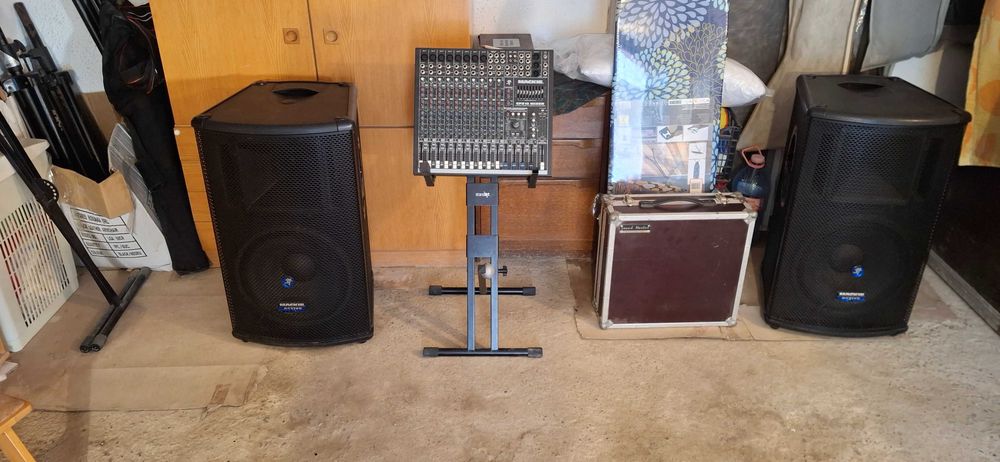 Vând Boxe active si mixer Mackie, aduse din USA