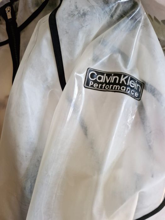 Дождевик с капюшоном