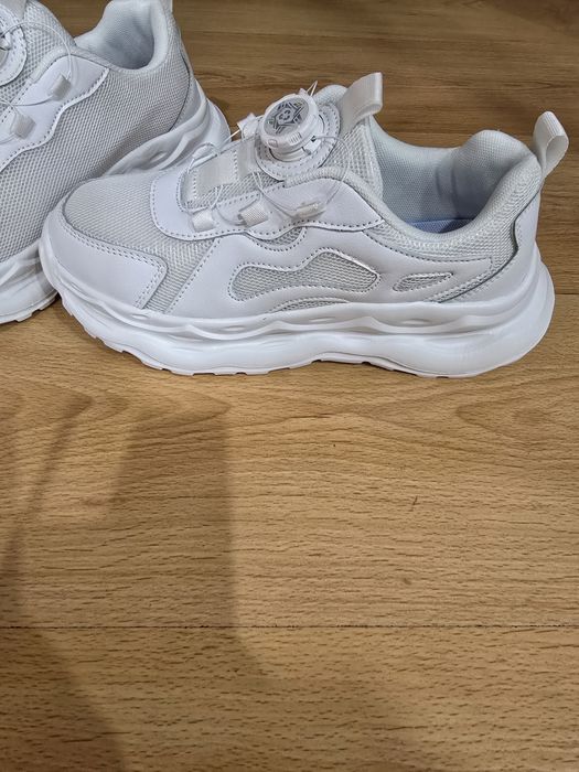 Новые лёгкие кроссовки