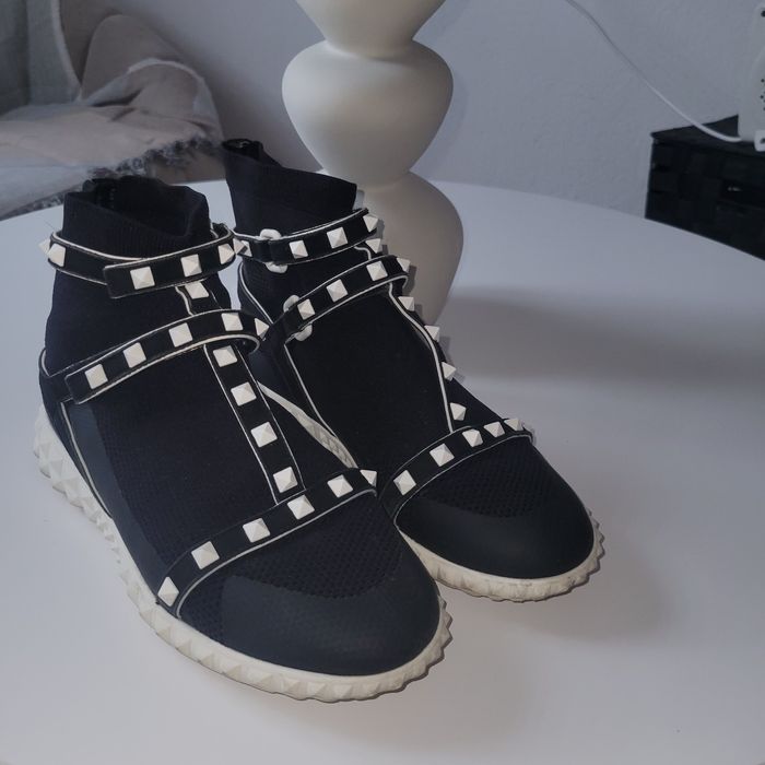 Обувки на Valentino