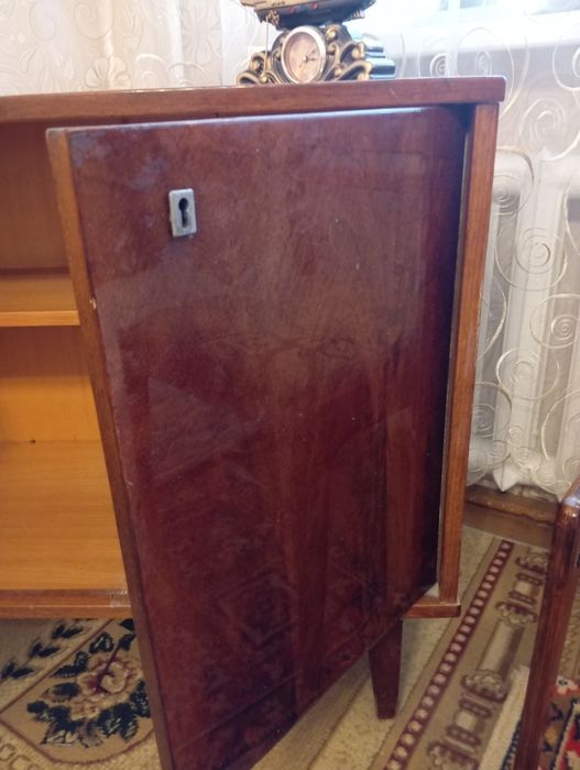 Продам тумбочку времён СССР