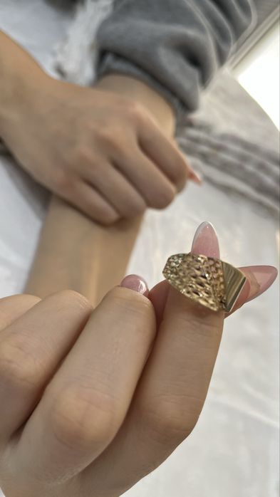 Продам золотые изделия новые