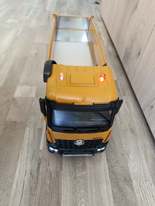 RC Реплика на Самосвал Mercedes-Benz Actros 8x4 – Мащаб 1:14 (Метал и ABS)