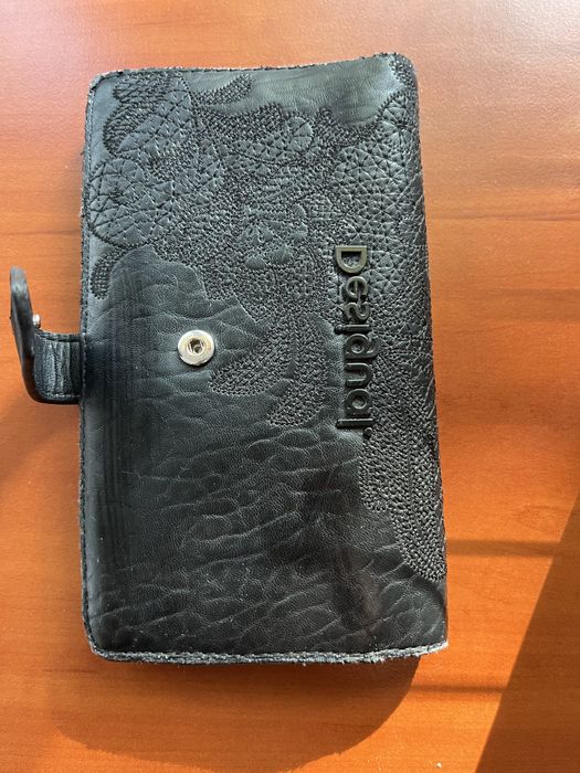 Дамско портмоне Desigual КОЛЕДНА Цена 10лв