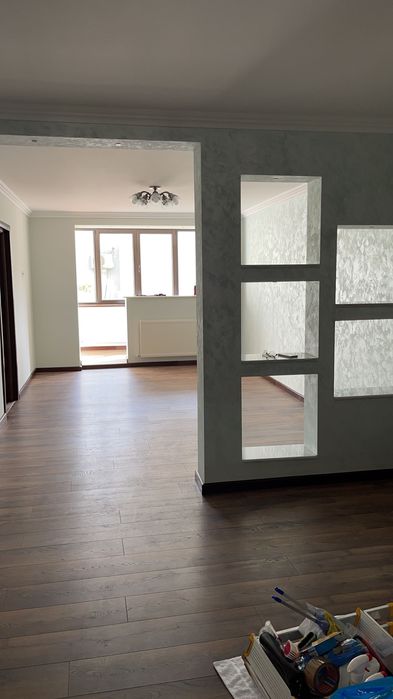 Vând apartament 4 camere etaj 1