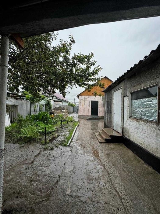 Продам дом в центре посёлка.