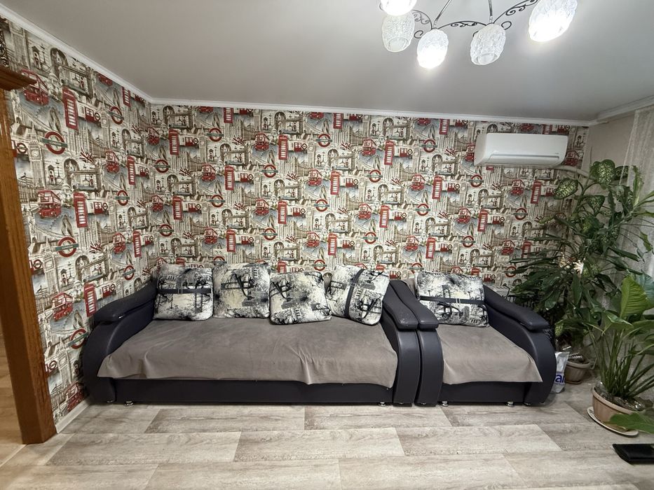 Продам диван с креслом. ТОРГ. Самовывоз.