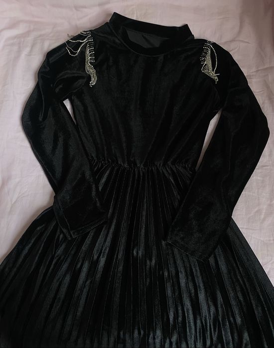 Черное платье вечернее