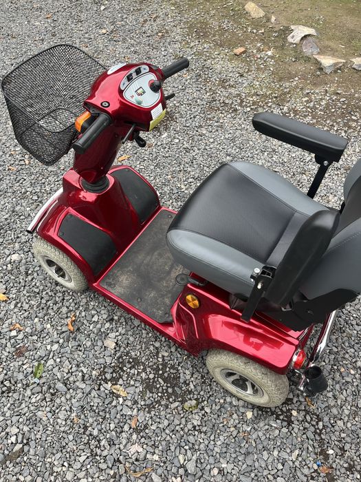 Carucior electric pentru oamni cu dizabilitai