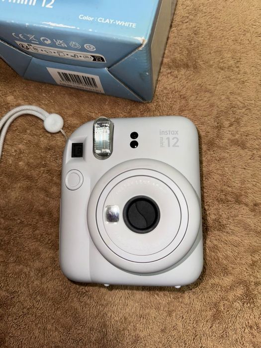 Instax mini 12 в отличном состоянии
