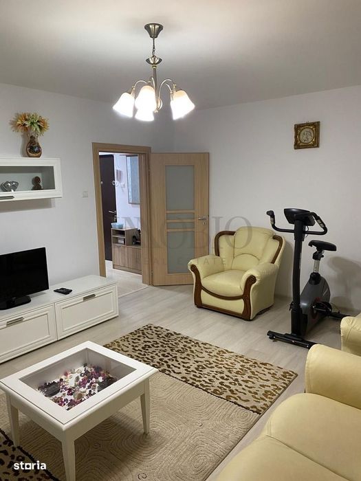 Apartament cu 3 camere / Panduri / Decomandat
