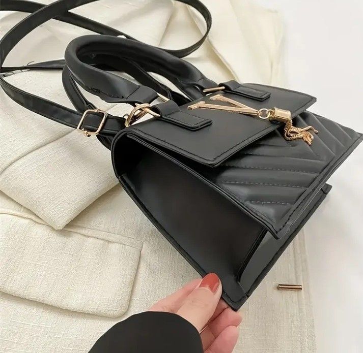 Geanta mini damă,model Valentino curea detasabila,super preț