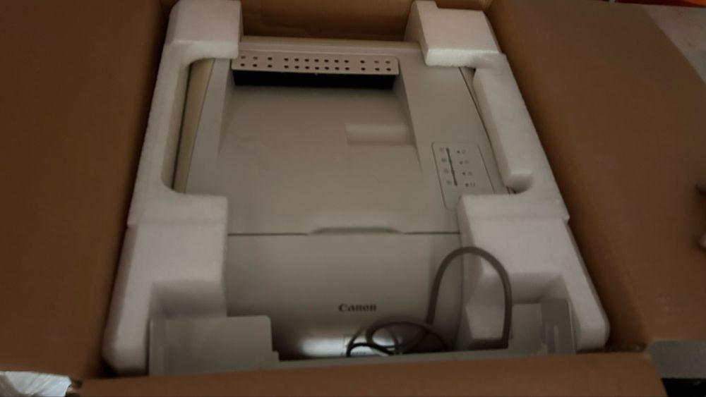 Продам цветной лазерный принтер CANON