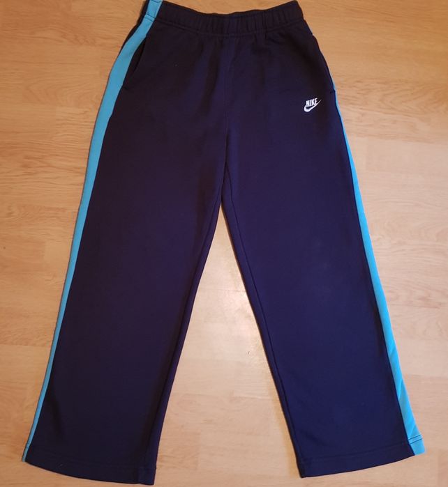 Оригинално долнище на Nike