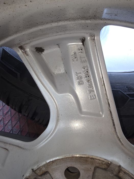 Jante Audi 18" cu anvelope Barum  235/55/18 iarna
