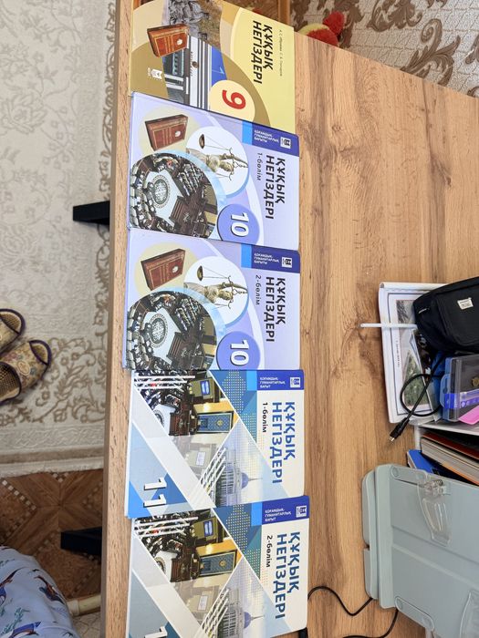 продам книги на 11 класс ,готовится к ЕНТ