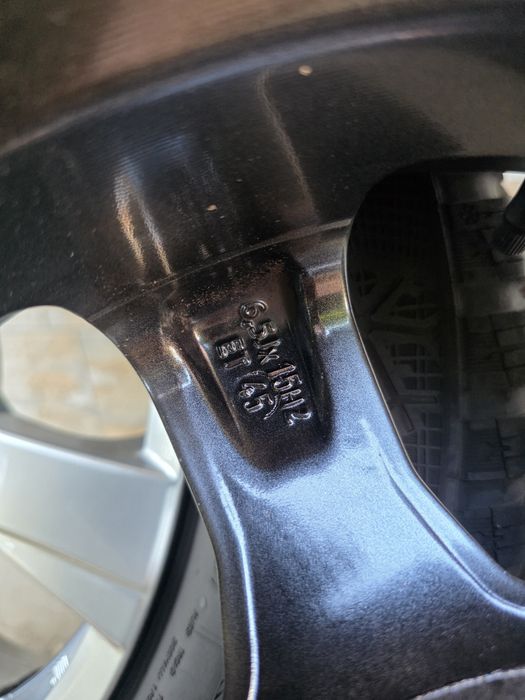 Продавам ОРИГИНАЛНИ Джанти+гуми 15 ' цола 5x112 57,1 Audi a4,a6,a8 Pasat 4,5. 6,5J ET45