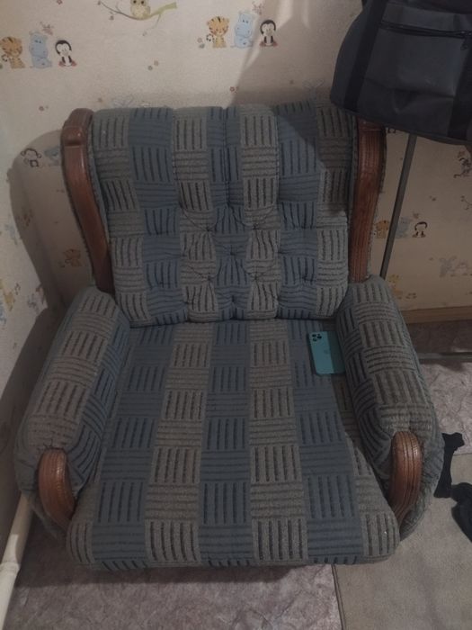 Продам диван раскладной и кресло
