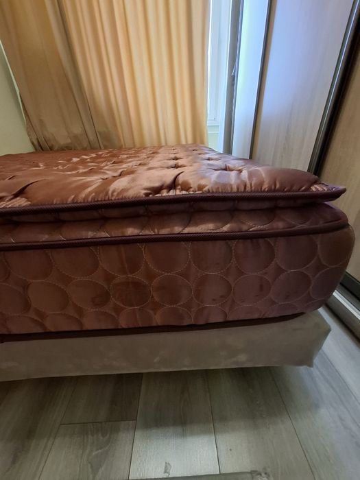 Кровать с матрасом