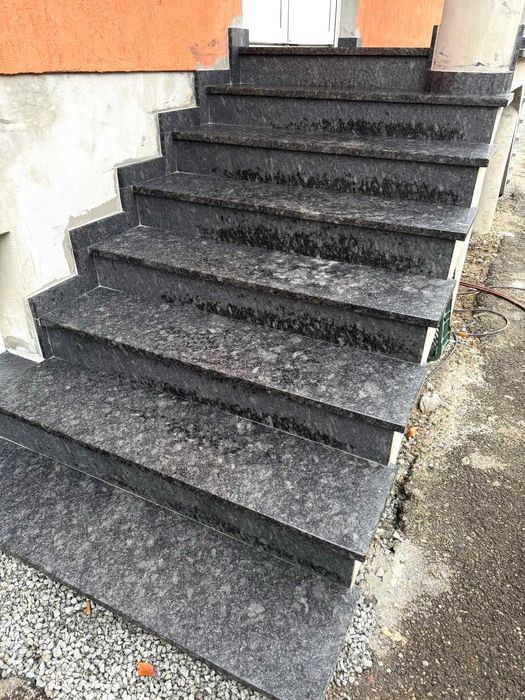 Granit periat  pentru scari exterioare