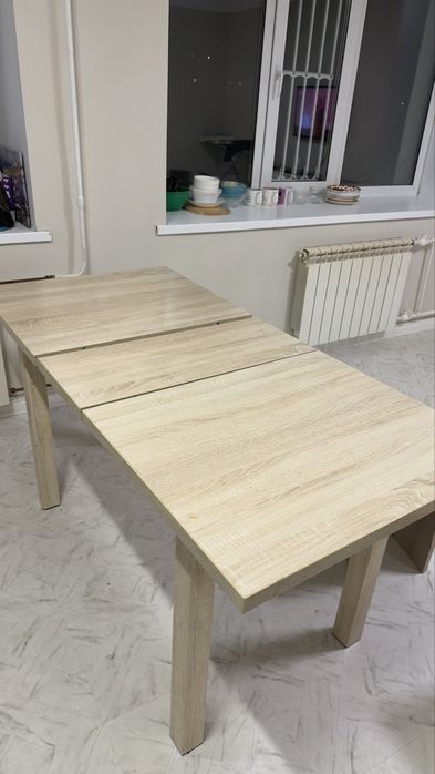 Продам стол раздвижной и 3-4 стула