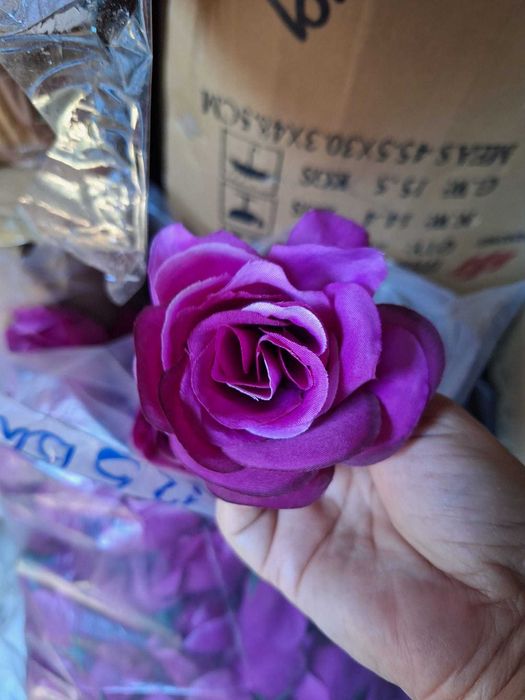 Flori artificiale, capete si frunze de vanzare