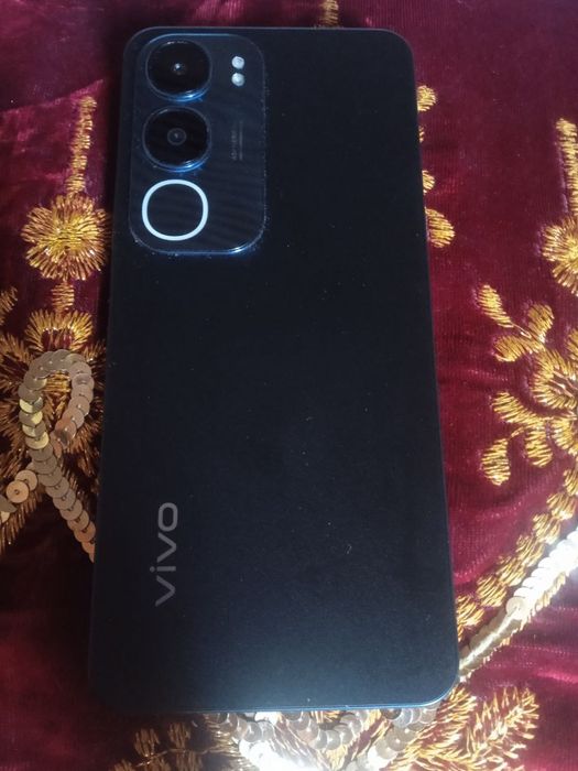 Продаю новый телефон модел VIVO Y 19 S  памят 128 Гб оперативки 6 гб