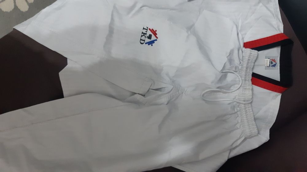 Продам кимоно для таеквандо