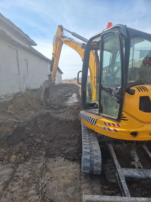 Miniexcavator de Inchiriat