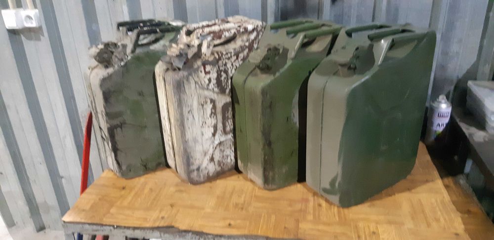 Продаю канистры 20л под топливо 4000тг за шт