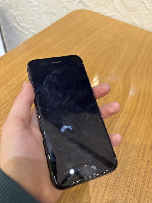 Продается iPhone 8 в идеальном состоянии