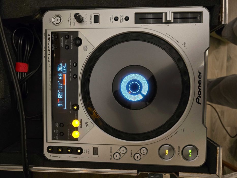 Pioneer CDJ-800MK2 x2 + DJM-600 + Flight Case – stare excelentă