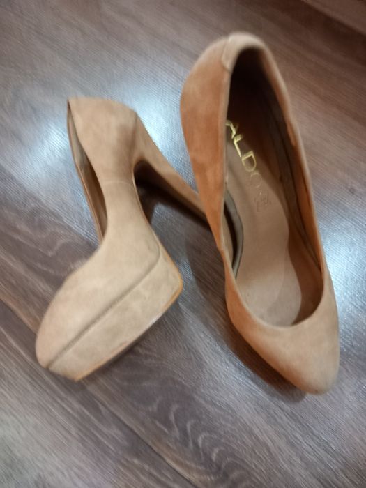 Дамски обувки на висок ток