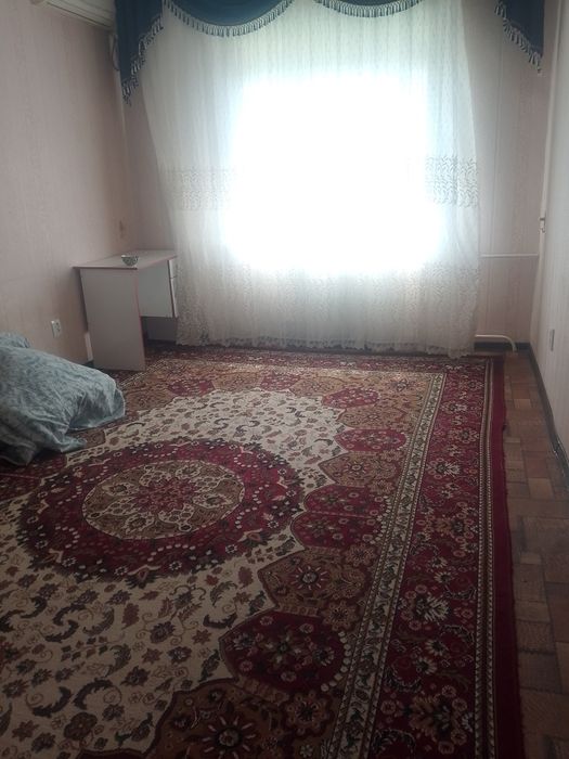 Qizlarga sheriklikka kvartira