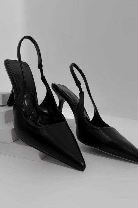 Срочно продам женскую обувь босоножки Zara