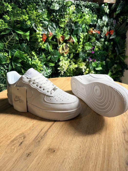Adidasi Nike Air Force 1 Low
