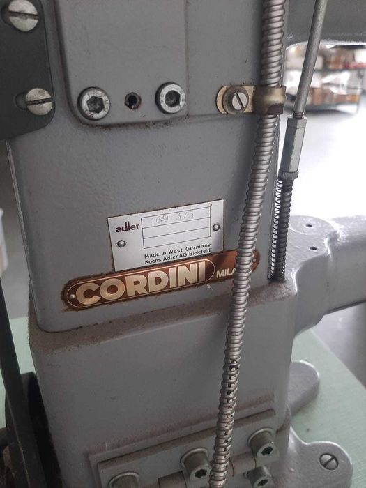 Masina industriala de cusut Adler