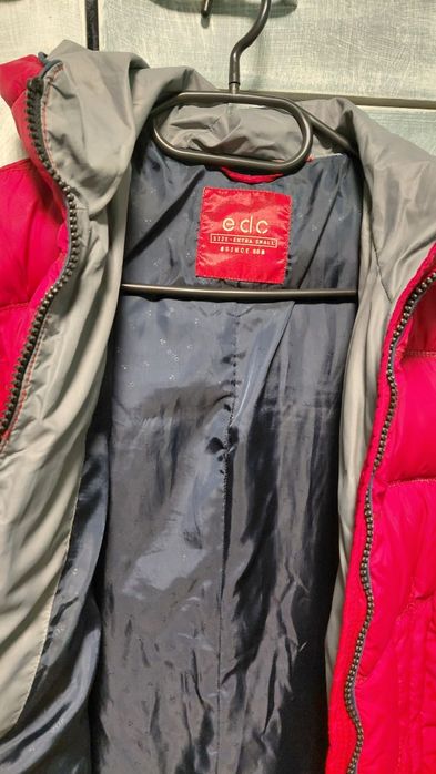 Зимно червено яке