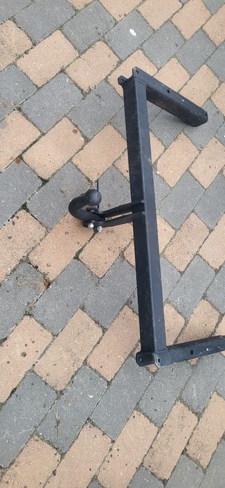 Cârlig Audi A4 (generația B8 / B9, caroserie Sedan și Avant/Break, fabricat între 2007–2015) și Audi A5 (Coupé / Sportback).
