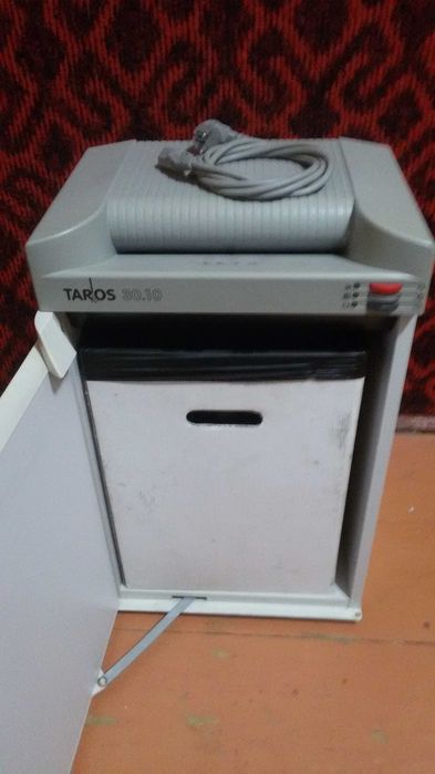 Уничтожитель бумаги шредер (shredder)