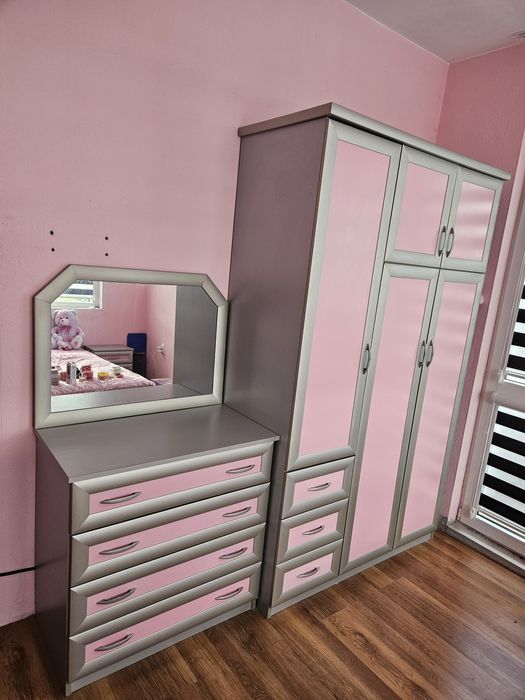 Розова детска стая.