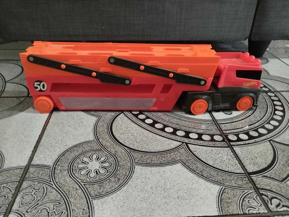Hot Wheels  гараж/паркинг -29 лв. Автовоз -23 лв.