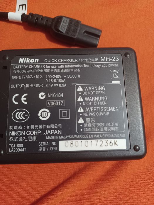 Nikon Quick Charger MH23 + Nikon Battery Li Ion ENEL 9 7,4v 1000mAh