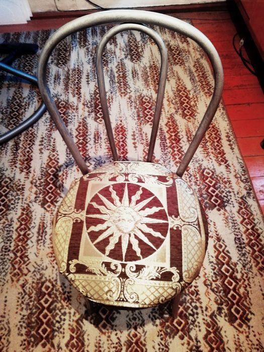 Продаётся вечный металлический стул за 4700т